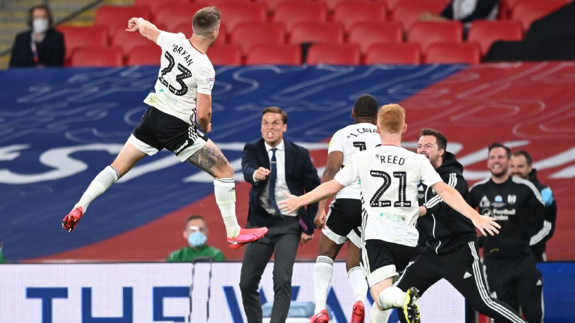 穿于俱乐部 穿于俱乐部